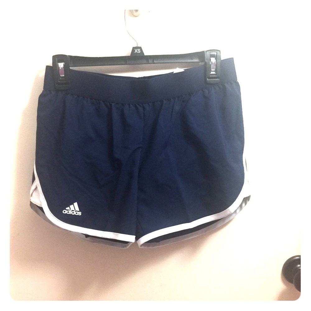 Adidas women’s club 3.5 inch tennis shorts